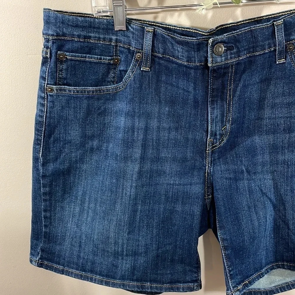 NWOT Levi’s Classic Shorts Dark Wash Denim Jean 34